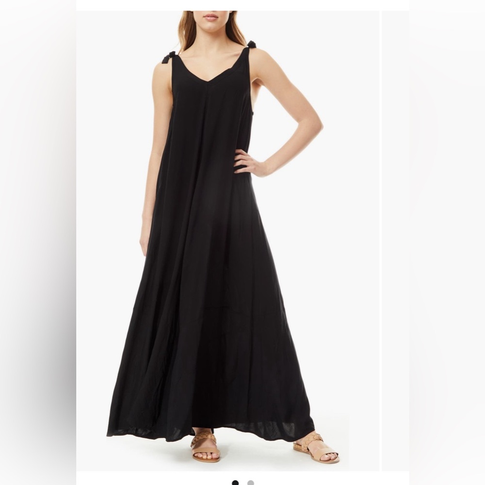 Black v-neck Maxi Dress